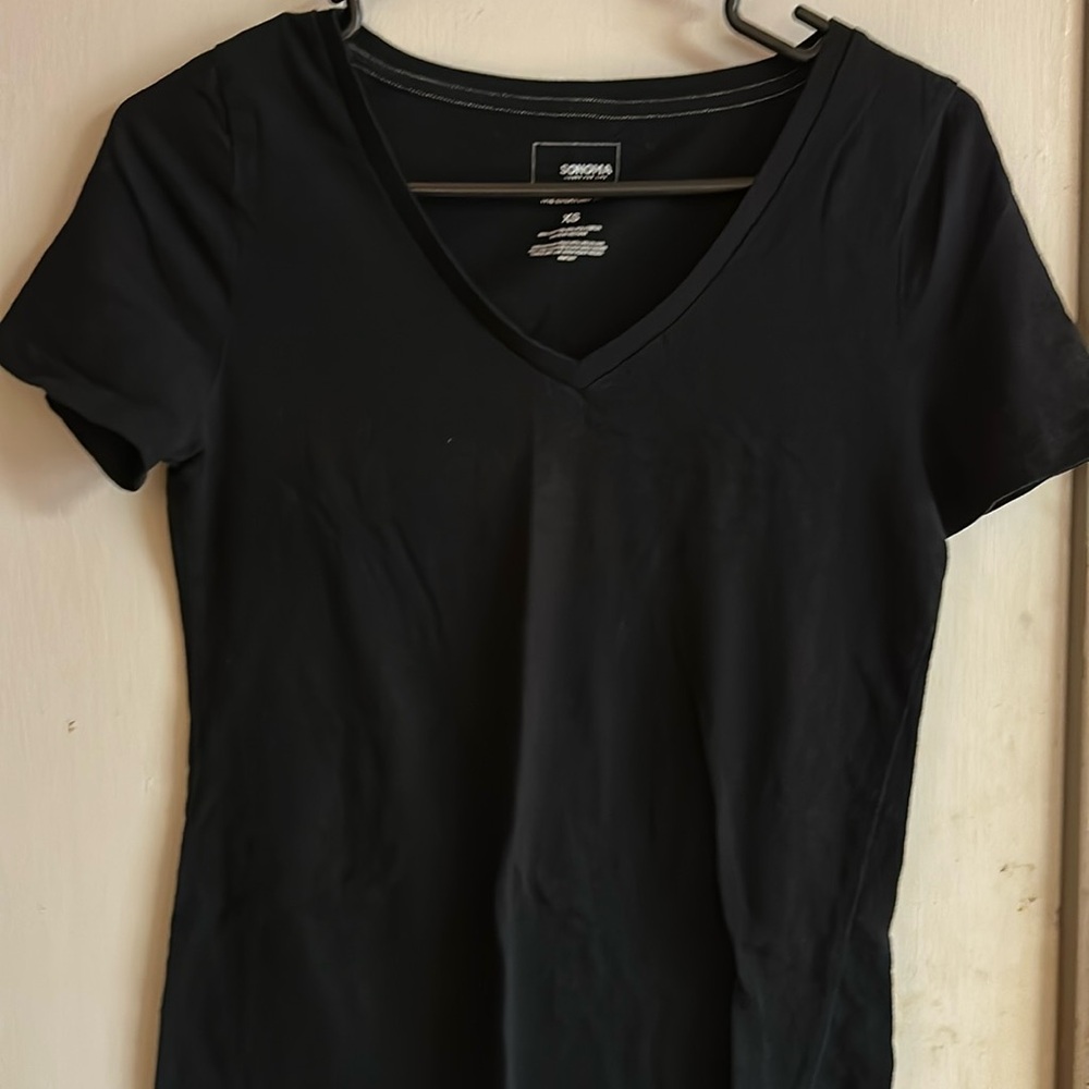 Women’s black Sonoma v neck t shirt